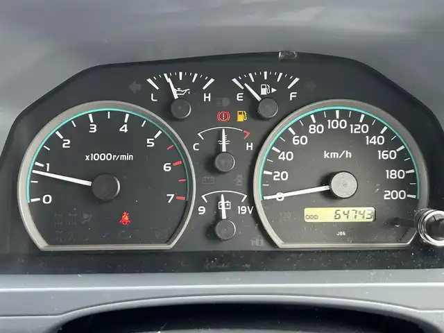 トヨタ ランドクルーザー 道東・釧路十勝 2014(平26)年 6.5万km ホワイト ワンオーナー/4WD/社外ナビ/(AM FM BT TV CD DVD)/ETC/純正フロントグリル/デフロック/背面タイヤ積込/ブラケット積込/冬タイヤ4本積込/5速マニュアル/ドアバイザー/フロアマット/イベライザー