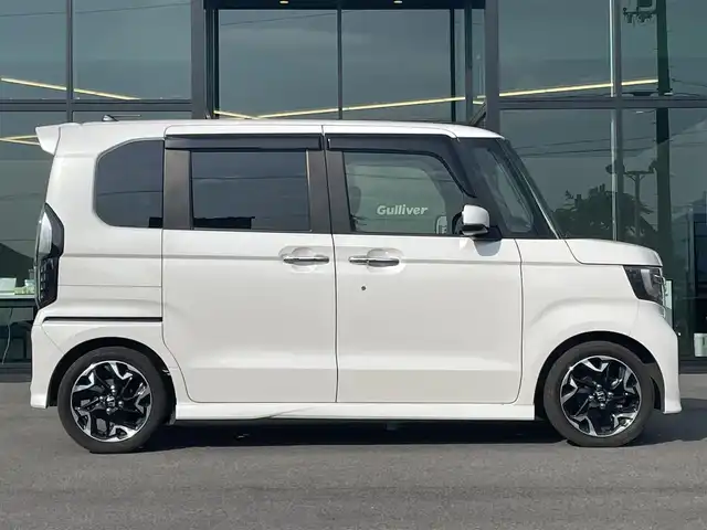 ホンダ Ｎ ＢＯＸ カスタム G EX ターボ ホンダセンシング 愛媛県 2018(平30)年 4万km プラチナホワイトパール ホンダセンシング/アダプティブクルーズコントロール/衝突被害軽減ブレーキ/車線逸脱警報/前後誤発進抑制機能/バックセンサー/ロードサインアシスト/純正8インチナビ【VXU-185NBi 】/　CD/DVD/Bluetooth/フルセグTV/ガイドライン付きバックカメラ/ビルトインETC/前方ドライブレコーダー/両側パワースライドドア/ハーフレザーシート/オートライト/LEDヘッドライト/フロントフォグライト/革巻きステアリング/ステアリングスイッチ/パドルシフト/リアサンシェード/フロアマット/プッシュスタート