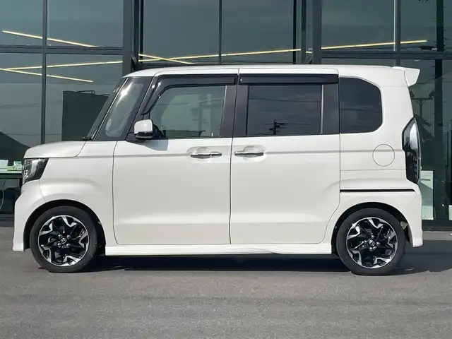 ホンダ Ｎ ＢＯＸ カスタム G EX ターボ ホンダセンシング 愛媛県 2018(平30)年 4万km プラチナホワイトパール ホンダセンシング/アダプティブクルーズコントロール/衝突被害軽減ブレーキ/車線逸脱警報/前後誤発進抑制機能/バックセンサー/ロードサインアシスト/純正8インチナビ【VXU-185NBi 】/　CD/DVD/Bluetooth/フルセグTV/ガイドライン付きバックカメラ/ビルトインETC/前方ドライブレコーダー/両側パワースライドドア/ハーフレザーシート/オートライト/LEDヘッドライト/フロントフォグライト/革巻きステアリング/ステアリングスイッチ/パドルシフト/リアサンシェード/フロアマット/プッシュスタート