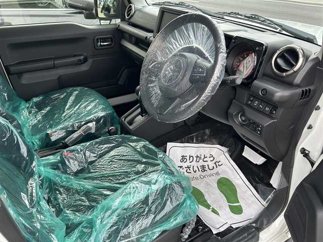 スズキ ジムニー ノマド FC 富山県 2025(令7)年 0.1万km未満 アークティックホワイトパール ワンオーナー/4WD/デュアルカメラブレーキサポート/レーダークルーズコントロール/クリアランスソナー/レーンキープアシスト/ダウンヒルアシストコントロール/オートマチックハイビーム/アイドリングストップ/助手席運転席シートヒーター/純正AW/スペアキー
