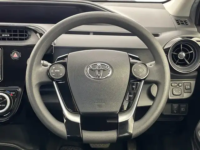 トヨタ アクア S 新潟県 2019(平31)年 1.2万km シルバーM 純正メモリナビ/　Bluetooth/ワンセグTV/CD/衝突被害軽減ブレーキ/レーンキープアシスト/前後コーナーセンサー/バックモニター/オートマチックハイビーム/横滑り防止装置/ステアリングスイッチ/禁煙車
