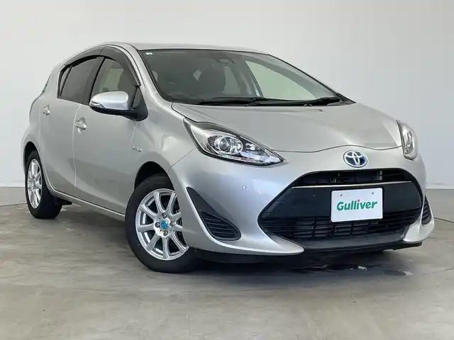 トヨタ アクア S 新潟県 2019(平31)年 1.2万km シルバーM 純正メモリナビ/　Bluetooth/ワンセグTV/CD/衝突被害軽減ブレーキ/レーンキープアシスト/前後コーナーセンサー/バックモニター/オートマチックハイビーム/横滑り防止装置/ステアリングスイッチ/禁煙車