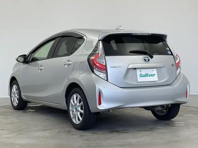 トヨタ アクア S 新潟県 2019(平31)年 1.2万km シルバーM 純正メモリナビ/　Bluetooth/ワンセグTV/CD/衝突被害軽減ブレーキ/レーンキープアシスト/前後コーナーセンサー/バックモニター/オートマチックハイビーム/横滑り防止装置/ステアリングスイッチ/禁煙車