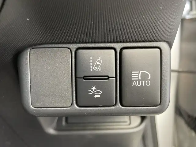 トヨタ アクア S 新潟県 2019(平31)年 1.2万km シルバーM 純正メモリナビ/　Bluetooth/ワンセグTV/CD/衝突被害軽減ブレーキ/レーンキープアシスト/前後コーナーセンサー/バックモニター/オートマチックハイビーム/横滑り防止装置/ステアリングスイッチ/禁煙車