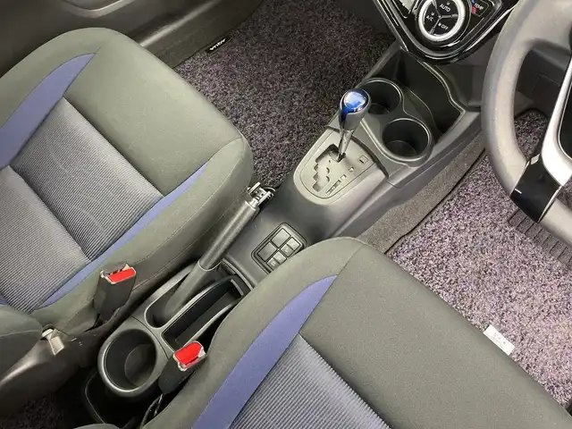 トヨタ アクア S 新潟県 2019(平31)年 1.2万km シルバーM 純正メモリナビ/　Bluetooth/ワンセグTV/CD/衝突被害軽減ブレーキ/レーンキープアシスト/前後コーナーセンサー/バックモニター/オートマチックハイビーム/横滑り防止装置/ステアリングスイッチ/禁煙車