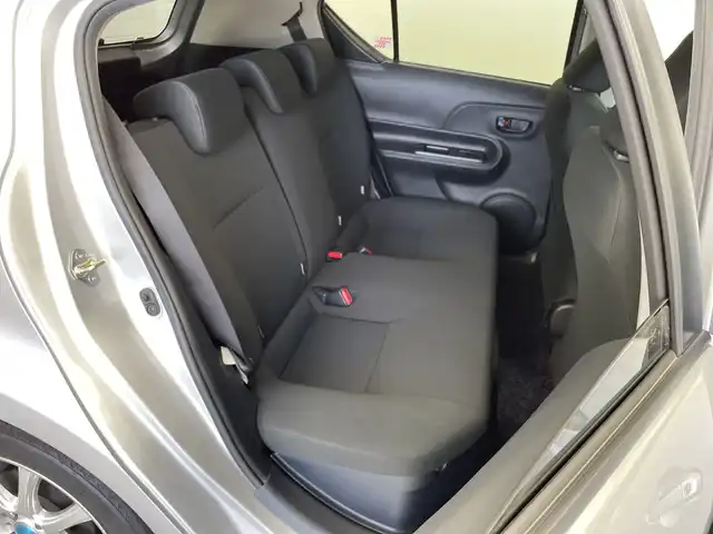トヨタ アクア S 新潟県 2019(平31)年 1.2万km シルバーM 純正メモリナビ/　Bluetooth/ワンセグTV/CD/衝突被害軽減ブレーキ/レーンキープアシスト/前後コーナーセンサー/バックモニター/オートマチックハイビーム/横滑り防止装置/ステアリングスイッチ/禁煙車