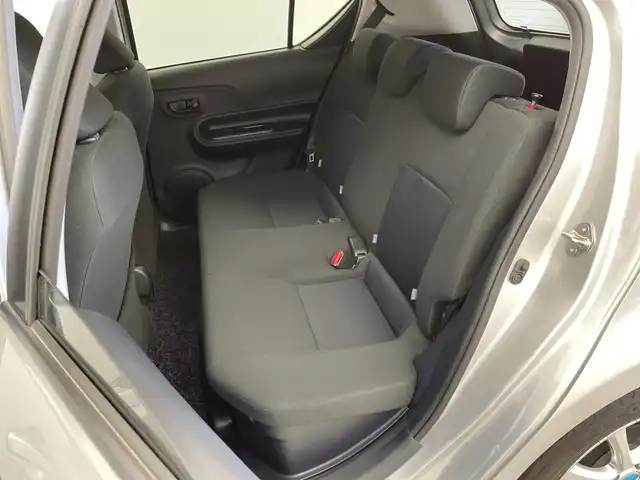 トヨタ アクア S 新潟県 2019(平31)年 1.2万km シルバーM 純正メモリナビ/　Bluetooth/ワンセグTV/CD/衝突被害軽減ブレーキ/レーンキープアシスト/前後コーナーセンサー/バックモニター/オートマチックハイビーム/横滑り防止装置/ステアリングスイッチ/禁煙車