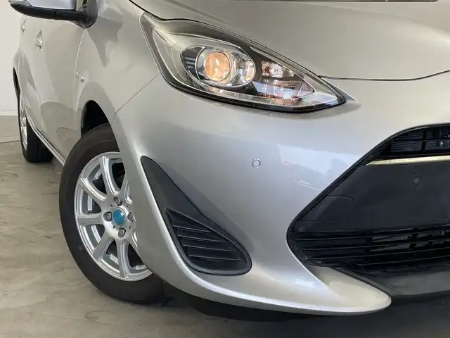 トヨタ アクア S 新潟県 2019(平31)年 1.2万km シルバーM 純正メモリナビ/　Bluetooth/ワンセグTV/CD/衝突被害軽減ブレーキ/レーンキープアシスト/前後コーナーセンサー/バックモニター/オートマチックハイビーム/横滑り防止装置/ステアリングスイッチ/禁煙車