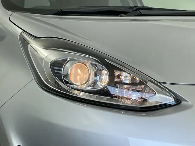 トヨタ アクア S 新潟県 2019(平31)年 1.2万km シルバーM 純正メモリナビ/　Bluetooth/ワンセグTV/CD/衝突被害軽減ブレーキ/レーンキープアシスト/前後コーナーセンサー/バックモニター/オートマチックハイビーム/横滑り防止装置/ステアリングスイッチ/禁煙車