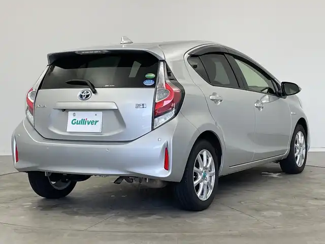トヨタ アクア S 新潟県 2019(平31)年 1.2万km シルバーM 純正メモリナビ/　Bluetooth/ワンセグTV/CD/衝突被害軽減ブレーキ/レーンキープアシスト/前後コーナーセンサー/バックモニター/オートマチックハイビーム/横滑り防止装置/ステアリングスイッチ/禁煙車