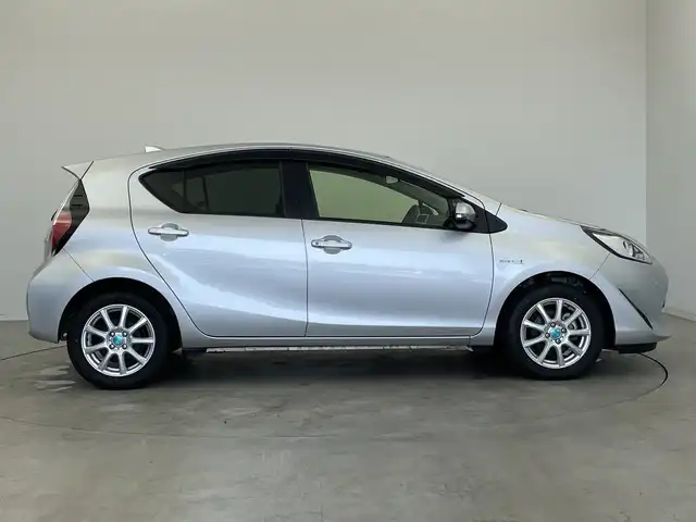 トヨタ アクア S 新潟県 2019(平31)年 1.2万km シルバーM 純正メモリナビ/　Bluetooth/ワンセグTV/CD/衝突被害軽減ブレーキ/レーンキープアシスト/前後コーナーセンサー/バックモニター/オートマチックハイビーム/横滑り防止装置/ステアリングスイッチ/禁煙車