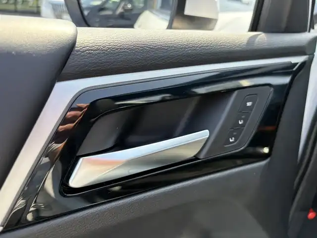 三菱 アウトランダー ＰＨＥＶ P 東京都 2022(令4)年 2万km ホワイトダイヤモンド 電動パノラマサンルーフ/BOSEプレミアムサウンド/ワンオーナー/ e-Assist/・衝突被害軽減ブレーキシステム/・踏み間違い衝突防止アシスト/・車線逸脱警報システム/・車線逸脱防止支援機能/・車線維持支援機能/・マイパイロット/・レーダークルーズコントロール/・後側方車両検知警報システム [BSW]/・標識認識システム/・ヘッドアップディスプレイ/・マルチアラウンドモニター/プッシュスタート/純正ナビ/フルセグTV/ETC2.0/ドライブレコーダー/ワイヤレス充電器/セミアリニンレザーシート/メモリー機能付きパワーシート/ランバーサポート/エレクトリックテールゲート/シートヒーター/ステアリングヒーター/純正フロアラバーマット/ドアバイザー/フロントフォグランプ/LEDヘッドライト/20インチ純正アルミホイール