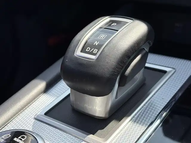 三菱 アウトランダー ＰＨＥＶ P 東京都 2022(令4)年 2万km ホワイトダイヤモンド 電動パノラマサンルーフ/BOSEプレミアムサウンド/ワンオーナー/ e-Assist/・衝突被害軽減ブレーキシステム/・踏み間違い衝突防止アシスト/・車線逸脱警報システム/・車線逸脱防止支援機能/・車線維持支援機能/・マイパイロット/・レーダークルーズコントロール/・後側方車両検知警報システム [BSW]/・標識認識システム/・ヘッドアップディスプレイ/・マルチアラウンドモニター/プッシュスタート/純正ナビ/フルセグTV/ETC2.0/ドライブレコーダー/ワイヤレス充電器/セミアリニンレザーシート/メモリー機能付きパワーシート/ランバーサポート/エレクトリックテールゲート/シートヒーター/ステアリングヒーター/純正フロアラバーマット/ドアバイザー/フロントフォグランプ/LEDヘッドライト/20インチ純正アルミホイール