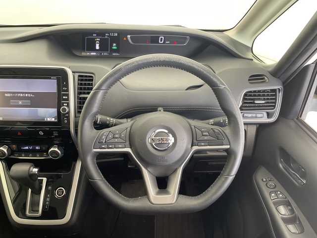 日産 セレナ ハイウェイスター 愛知県 2017(平29)年 6.4万km ブリリアントホワイトパール 純正9型ナビ ＳＤカードなし/フリップダウンモニター/全方位カメラ/両側パワースライドドア/クルーズコントロール/バックカメラ/ハンズフリースライドドア/コーナーセンサー/純正アルミホイール/LEDヘッドライト/リアオートエアコン/オートマチックハイビーム/ドライブレコーダー/ETC/衝突軽減システム/CD DVD/Bluetooth/ステアリングスイッチ/スマートキー/プッシュスタート