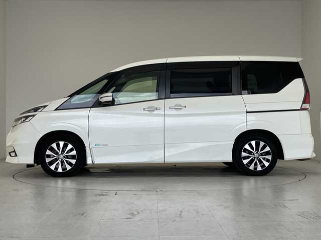 日産 セレナ ハイウェイスター 愛知県 2017(平29)年 6.4万km ブリリアントホワイトパール 純正9型ナビ ＳＤカードなし/フリップダウンモニター/全方位カメラ/両側パワースライドドア/クルーズコントロール/バックカメラ/ハンズフリースライドドア/コーナーセンサー/純正アルミホイール/LEDヘッドライト/リアオートエアコン/オートマチックハイビーム/ドライブレコーダー/ETC/衝突軽減システム/CD DVD/Bluetooth/ステアリングスイッチ/スマートキー/プッシュスタート