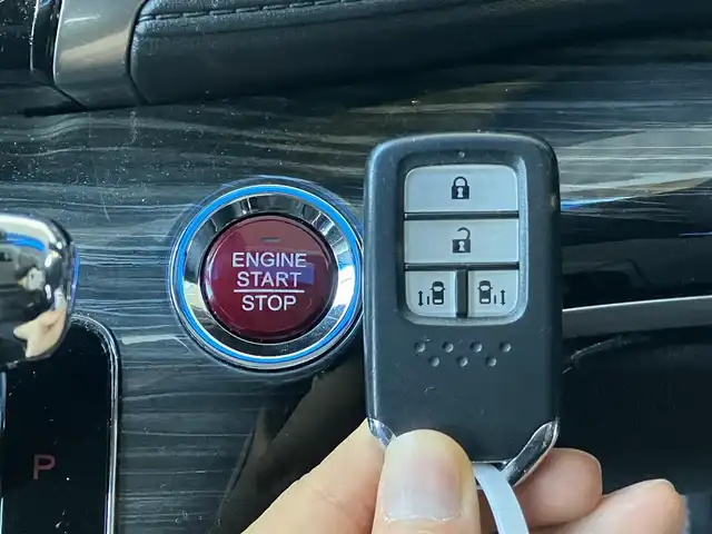 ホンダ オデッセイ アブソルート EX 高知県 2015(平27)年 7.6万km クリスタルブラックパール 純正ナビ/Bluetooth接続/ETC/ドライブレコーダー/クルーズコントロール/バックカメラ/運転席パワーシート/WAC/フルセグテレビ/純正フロアマット/純正18インチアルミホイール/両側パワースライドドア/横滑り防止装置/盗難防止装置/衝突被害軽減システム/LEDヘッドライト