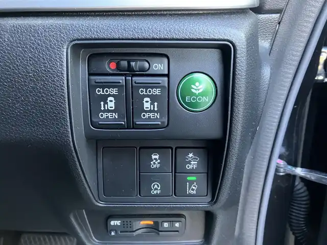 ホンダ オデッセイ アブソルート EX 高知県 2015(平27)年 7.6万km クリスタルブラックパール 純正ナビ/Bluetooth接続/ETC/ドライブレコーダー/クルーズコントロール/バックカメラ/運転席パワーシート/WAC/フルセグテレビ/純正フロアマット/純正18インチアルミホイール/両側パワースライドドア/横滑り防止装置/盗難防止装置/衝突被害軽減システム/LEDヘッドライト