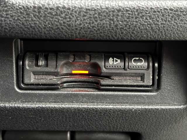 日産 ジューク 15RX 宮城県 2010(平22)年 7.6万km ホワイトパール 登録時走行距離75613km/純正HDDナビ/フルセグTV/CD/DVD/Bluetooth/バックカメラ/プッシュスタート/スマートキー/ETC/革巻きステアリング/HIDライト/オートライト/フォグランプ/純正フロアマット/ドアバイザー/ブラックルーフレール/ブラックメッキアルミホイール