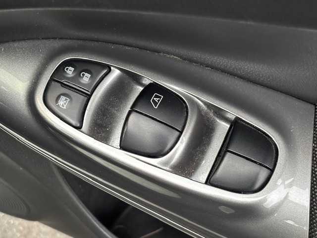 日産 ジューク 15RX 宮城県 2010(平22)年 7.6万km ホワイトパール 登録時走行距離75613km/純正HDDナビ/フルセグTV/CD/DVD/Bluetooth/バックカメラ/プッシュスタート/スマートキー/ETC/革巻きステアリング/HIDライト/オートライト/フォグランプ/純正フロアマット/ドアバイザー/ブラックルーフレール/ブラックメッキアルミホイール