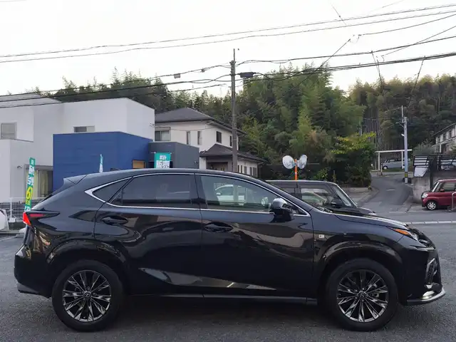 レクサス ＮＸ 300 クール&ブライト 熊本県 2020(令2)年 4.5万km グラファイトブラックガラスフレーク 純正ナビ/【フルセグTV/CD/DVD/Bluetooth】/バックカメラ/レーダークルーズコントロール/衝突被害軽減ブレーキ/レーンキープアシスト/コーナーセンサー/黒レザーシート/前席パワーシート/前席シートヒーター/エアシート/ハンドルヒーター/純正18インチAW/ドライブレコーダー/ブレーキホールド/電動パーキング/パドルシフト/ビルトインETC2.0/オートLEDヘッドライト/ウィンカーミラー/プッシュスタート/ステアリングスイッチ/純正フロアマット/横滑り防止/盗難防止装置/保証書/取扱説明書
