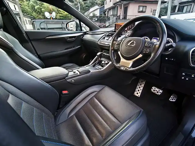 レクサス ＮＸ 300 クール&ブライト 熊本県 2020(令2)年 4.5万km グラファイトブラックガラスフレーク 純正ナビ/【フルセグTV/CD/DVD/Bluetooth】/バックカメラ/レーダークルーズコントロール/衝突被害軽減ブレーキ/レーンキープアシスト/コーナーセンサー/黒レザーシート/前席パワーシート/前席シートヒーター/エアシート/ハンドルヒーター/純正18インチAW/ドライブレコーダー/ブレーキホールド/電動パーキング/パドルシフト/ビルトインETC2.0/オートLEDヘッドライト/ウィンカーミラー/プッシュスタート/ステアリングスイッチ/純正フロアマット/横滑り防止/盗難防止装置/保証書/取扱説明書