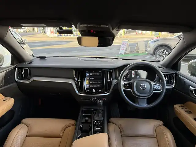 ボルボ Ｖ６０ クロスカントリー T5 AWD 愛知県 2020(令2)年 3.1万km ぺブルグレー /ワンオーナー//4WD//純正ナビ//純正フルセグTV//FM/CD/BT/USB/iPod//バック/サイド/フロント/全周囲カメラ//ETC//前後ドライブレコーダー//ルーフレール//harman/karadonサウンド//トノカバー//追従機能付きクルーズコントロール//ブラインドスポットモニター//ヘッドアップディスプレイ//パークアシストパイロット//クロス・トラフィック・アラート//横滑り防止装置//レーンアシスト//衝突被害軽減ブレーキ//リラクゼーション機能//電動パーキングブレーキ//オートホールドスイッチ//パワーバックドア//ステアスイッチ//純正LEDオートライト//オートハイビーム//アクティブペンティングライト//フロントフォグランプ//純正フロアマット//純正19インチアルミホイール//パワーシート(D/N)//メモリーシート(D/N)//シートヒーター(D/N)//エアシート(D/N)//電格ミラー//ISOFIX//ダブル/サイド/カーテンエアバック//スマートキー//スペアキー1本//取扱説明書//ナビ説明書//保証書//ディーラー記録簿(R3/R4/R5)