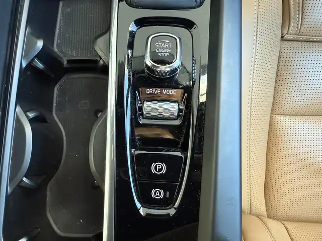 ボルボ Ｖ６０ クロスカントリー T5 AWD 愛知県 2020(令2)年 3.1万km ぺブルグレー /ワンオーナー//4WD//純正ナビ//純正フルセグTV//FM/CD/BT/USB/iPod//バック/サイド/フロント/全周囲カメラ//ETC//前後ドライブレコーダー//ルーフレール//harman/karadonサウンド//トノカバー//追従機能付きクルーズコントロール//ブラインドスポットモニター//ヘッドアップディスプレイ//パークアシストパイロット//クロス・トラフィック・アラート//横滑り防止装置//レーンアシスト//衝突被害軽減ブレーキ//リラクゼーション機能//電動パーキングブレーキ//オートホールドスイッチ//パワーバックドア//ステアスイッチ//純正LEDオートライト//オートハイビーム//アクティブペンティングライト//フロントフォグランプ//純正フロアマット//純正19インチアルミホイール//パワーシート(D/N)//メモリーシート(D/N)//シートヒーター(D/N)//エアシート(D/N)//電格ミラー//ISOFIX//ダブル/サイド/カーテンエアバック//スマートキー//スペアキー1本//取扱説明書//ナビ説明書//保証書//ディーラー記録簿(R3/R4/R5)