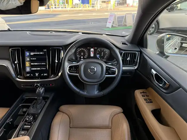 ボルボ Ｖ６０ クロスカントリー T5 AWD 愛知県 2020(令2)年 3.1万km ぺブルグレー /ワンオーナー//4WD//純正ナビ//純正フルセグTV//FM/CD/BT/USB/iPod//バック/サイド/フロント/全周囲カメラ//ETC//前後ドライブレコーダー//ルーフレール//harman/karadonサウンド//トノカバー//追従機能付きクルーズコントロール//ブラインドスポットモニター//ヘッドアップディスプレイ//パークアシストパイロット//クロス・トラフィック・アラート//横滑り防止装置//レーンアシスト//衝突被害軽減ブレーキ//リラクゼーション機能//電動パーキングブレーキ//オートホールドスイッチ//パワーバックドア//ステアスイッチ//純正LEDオートライト//オートハイビーム//アクティブペンティングライト//フロントフォグランプ//純正フロアマット//純正19インチアルミホイール//パワーシート(D/N)//メモリーシート(D/N)//シートヒーター(D/N)//エアシート(D/N)//電格ミラー//ISOFIX//ダブル/サイド/カーテンエアバック//スマートキー//スペアキー1本//取扱説明書//ナビ説明書//保証書//ディーラー記録簿(R3/R4/R5)