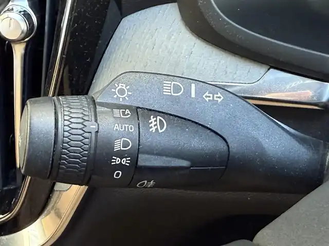 ボルボ Ｖ６０ クロスカントリー T5 AWD 愛知県 2020(令2)年 3.1万km ぺブルグレー /ワンオーナー//4WD//純正ナビ//純正フルセグTV//FM/CD/BT/USB/iPod//バック/サイド/フロント/全周囲カメラ//ETC//前後ドライブレコーダー//ルーフレール//harman/karadonサウンド//トノカバー//追従機能付きクルーズコントロール//ブラインドスポットモニター//ヘッドアップディスプレイ//パークアシストパイロット//クロス・トラフィック・アラート//横滑り防止装置//レーンアシスト//衝突被害軽減ブレーキ//リラクゼーション機能//電動パーキングブレーキ//オートホールドスイッチ//パワーバックドア//ステアスイッチ//純正LEDオートライト//オートハイビーム//アクティブペンティングライト//フロントフォグランプ//純正フロアマット//純正19インチアルミホイール//パワーシート(D/N)//メモリーシート(D/N)//シートヒーター(D/N)//エアシート(D/N)//電格ミラー//ISOFIX//ダブル/サイド/カーテンエアバック//スマートキー//スペアキー1本//取扱説明書//ナビ説明書//保証書//ディーラー記録簿(R3/R4/R5)