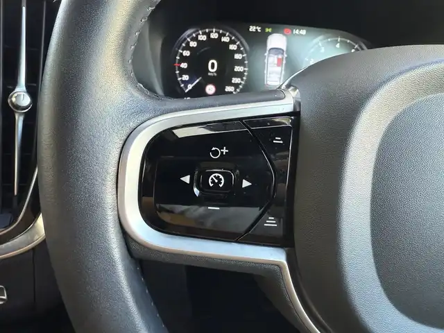 ボルボ Ｖ６０ クロスカントリー T5 AWD 愛知県 2020(令2)年 3.1万km ぺブルグレー /ワンオーナー//4WD//純正ナビ//純正フルセグTV//FM/CD/BT/USB/iPod//バック/サイド/フロント/全周囲カメラ//ETC//前後ドライブレコーダー//ルーフレール//harman/karadonサウンド//トノカバー//追従機能付きクルーズコントロール//ブラインドスポットモニター//ヘッドアップディスプレイ//パークアシストパイロット//クロス・トラフィック・アラート//横滑り防止装置//レーンアシスト//衝突被害軽減ブレーキ//リラクゼーション機能//電動パーキングブレーキ//オートホールドスイッチ//パワーバックドア//ステアスイッチ//純正LEDオートライト//オートハイビーム//アクティブペンティングライト//フロントフォグランプ//純正フロアマット//純正19インチアルミホイール//パワーシート(D/N)//メモリーシート(D/N)//シートヒーター(D/N)//エアシート(D/N)//電格ミラー//ISOFIX//ダブル/サイド/カーテンエアバック//スマートキー//スペアキー1本//取扱説明書//ナビ説明書//保証書//ディーラー記録簿(R3/R4/R5)