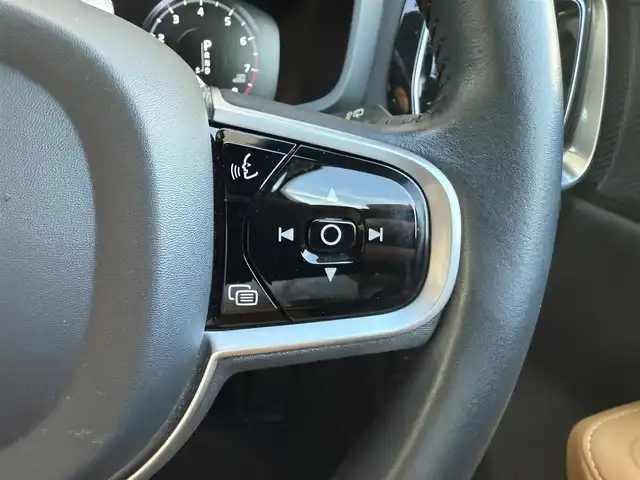 ボルボ Ｖ６０ クロスカントリー T5 AWD 愛知県 2020(令2)年 3.1万km ぺブルグレー /ワンオーナー//4WD//純正ナビ//純正フルセグTV//FM/CD/BT/USB/iPod//バック/サイド/フロント/全周囲カメラ//ETC//前後ドライブレコーダー//ルーフレール//harman/karadonサウンド//トノカバー//追従機能付きクルーズコントロール//ブラインドスポットモニター//ヘッドアップディスプレイ//パークアシストパイロット//クロス・トラフィック・アラート//横滑り防止装置//レーンアシスト//衝突被害軽減ブレーキ//リラクゼーション機能//電動パーキングブレーキ//オートホールドスイッチ//パワーバックドア//ステアスイッチ//純正LEDオートライト//オートハイビーム//アクティブペンティングライト//フロントフォグランプ//純正フロアマット//純正19インチアルミホイール//パワーシート(D/N)//メモリーシート(D/N)//シートヒーター(D/N)//エアシート(D/N)//電格ミラー//ISOFIX//ダブル/サイド/カーテンエアバック//スマートキー//スペアキー1本//取扱説明書//ナビ説明書//保証書//ディーラー記録簿(R3/R4/R5)