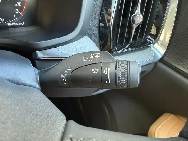 ボルボ Ｖ６０ クロスカントリー T5 AWD 愛知県 2020(令2)年 3.1万km ぺブルグレー /ワンオーナー//4WD//純正ナビ//純正フルセグTV//FM/CD/BT/USB/iPod//バック/サイド/フロント/全周囲カメラ//ETC//前後ドライブレコーダー//ルーフレール//harman/karadonサウンド//トノカバー//追従機能付きクルーズコントロール//ブラインドスポットモニター//ヘッドアップディスプレイ//パークアシストパイロット//クロス・トラフィック・アラート//横滑り防止装置//レーンアシスト//衝突被害軽減ブレーキ//リラクゼーション機能//電動パーキングブレーキ//オートホールドスイッチ//パワーバックドア//ステアスイッチ//純正LEDオートライト//オートハイビーム//アクティブペンティングライト//フロントフォグランプ//純正フロアマット//純正19インチアルミホイール//パワーシート(D/N)//メモリーシート(D/N)//シートヒーター(D/N)//エアシート(D/N)//電格ミラー//ISOFIX//ダブル/サイド/カーテンエアバック//スマートキー//スペアキー1本//取扱説明書//ナビ説明書//保証書//ディーラー記録簿(R3/R4/R5)