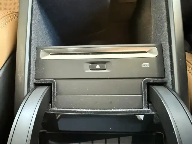 ボルボ Ｖ６０ クロスカントリー T5 AWD 愛知県 2020(令2)年 3.1万km ぺブルグレー /ワンオーナー//4WD//純正ナビ//純正フルセグTV//FM/CD/BT/USB/iPod//バック/サイド/フロント/全周囲カメラ//ETC//前後ドライブレコーダー//ルーフレール//harman/karadonサウンド//トノカバー//追従機能付きクルーズコントロール//ブラインドスポットモニター//ヘッドアップディスプレイ//パークアシストパイロット//クロス・トラフィック・アラート//横滑り防止装置//レーンアシスト//衝突被害軽減ブレーキ//リラクゼーション機能//電動パーキングブレーキ//オートホールドスイッチ//パワーバックドア//ステアスイッチ//純正LEDオートライト//オートハイビーム//アクティブペンティングライト//フロントフォグランプ//純正フロアマット//純正19インチアルミホイール//パワーシート(D/N)//メモリーシート(D/N)//シートヒーター(D/N)//エアシート(D/N)//電格ミラー//ISOFIX//ダブル/サイド/カーテンエアバック//スマートキー//スペアキー1本//取扱説明書//ナビ説明書//保証書//ディーラー記録簿(R3/R4/R5)