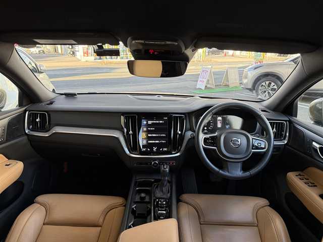 ボルボ Ｖ６０ クロスカントリー T5 AWD 愛知県 2020(令2)年 3.1万km ぺブルグレー /ワンオーナー//4WD//純正ナビ//純正フルセグTV//FM/CD/BT/USB/iPod//バック/サイド/フロント/全周囲カメラ//ETC//前後ドライブレコーダー//ルーフレール//harman/karadonサウンド//トノカバー//追従機能付きクルーズコントロール//ブラインドスポットモニター//ヘッドアップディスプレイ//パークアシストパイロット//クロス・トラフィック・アラート//横滑り防止装置//レーンアシスト//衝突被害軽減ブレーキ//リラクゼーション機能//電動パーキングブレーキ//オートホールドスイッチ//パワーバックドア//ステアスイッチ//純正LEDオートライト//オートハイビーム//アクティブペンティングライト//フロントフォグランプ//純正フロアマット//純正19インチアルミホイール//パワーシート(D/N)//メモリーシート(D/N)//シートヒーター(D/N)//エアシート(D/N)//電格ミラー//ISOFIX//ダブル/サイド/カーテンエアバック//スマートキー//スペアキー1本//取扱説明書//ナビ説明書//保証書//ディーラー記録簿(R3/R4/R5)