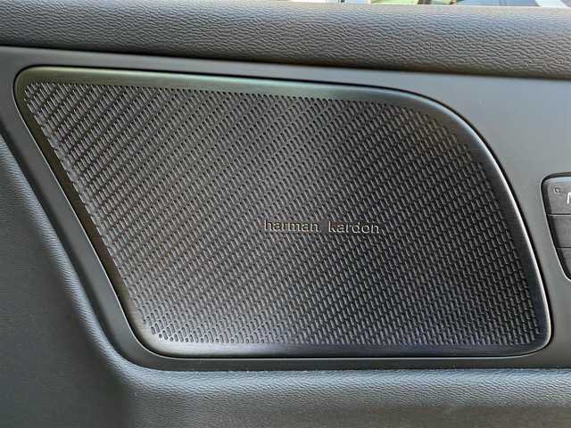 ボルボ Ｖ６０ クロスカントリー T5 AWD 愛知県 2020(令2)年 3.1万km ぺブルグレー /ワンオーナー//4WD//純正ナビ//純正フルセグTV//FM/CD/BT/USB/iPod//バック/サイド/フロント/全周囲カメラ//ETC//前後ドライブレコーダー//ルーフレール//harman/karadonサウンド//トノカバー//追従機能付きクルーズコントロール//ブラインドスポットモニター//ヘッドアップディスプレイ//パークアシストパイロット//クロス・トラフィック・アラート//横滑り防止装置//レーンアシスト//衝突被害軽減ブレーキ//リラクゼーション機能//電動パーキングブレーキ//オートホールドスイッチ//パワーバックドア//ステアスイッチ//純正LEDオートライト//オートハイビーム//アクティブペンティングライト//フロントフォグランプ//純正フロアマット//純正19インチアルミホイール//パワーシート(D/N)//メモリーシート(D/N)//シートヒーター(D/N)//エアシート(D/N)//電格ミラー//ISOFIX//ダブル/サイド/カーテンエアバック//スマートキー//スペアキー1本//取扱説明書//ナビ説明書//保証書//ディーラー記録簿(R3/R4/R5)