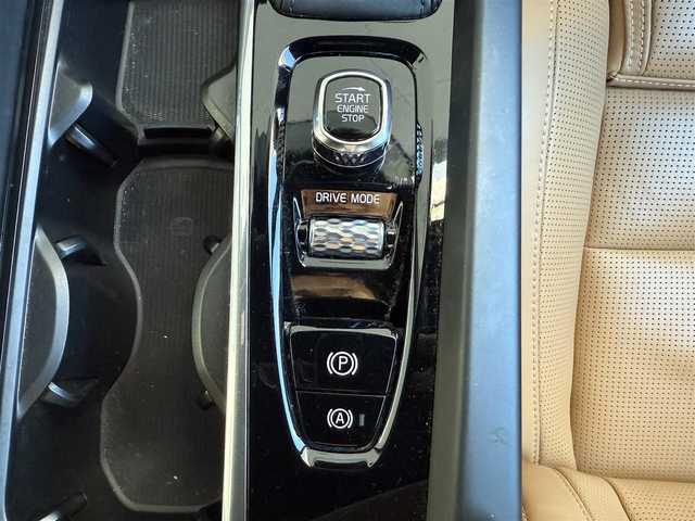 ボルボ Ｖ６０ クロスカントリー T5 AWD 愛知県 2020(令2)年 3.1万km ぺブルグレー /ワンオーナー//4WD//純正ナビ//純正フルセグTV//FM/CD/BT/USB/iPod//バック/サイド/フロント/全周囲カメラ//ETC//前後ドライブレコーダー//ルーフレール//harman/karadonサウンド//トノカバー//追従機能付きクルーズコントロール//ブラインドスポットモニター//ヘッドアップディスプレイ//パークアシストパイロット//クロス・トラフィック・アラート//横滑り防止装置//レーンアシスト//衝突被害軽減ブレーキ//リラクゼーション機能//電動パーキングブレーキ//オートホールドスイッチ//パワーバックドア//ステアスイッチ//純正LEDオートライト//オートハイビーム//アクティブペンティングライト//フロントフォグランプ//純正フロアマット//純正19インチアルミホイール//パワーシート(D/N)//メモリーシート(D/N)//シートヒーター(D/N)//エアシート(D/N)//電格ミラー//ISOFIX//ダブル/サイド/カーテンエアバック//スマートキー//スペアキー1本//取扱説明書//ナビ説明書//保証書//ディーラー記録簿(R3/R4/R5)