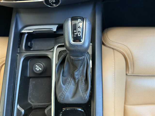 ボルボ Ｖ６０ クロスカントリー T5 AWD 愛知県 2020(令2)年 3.1万km ぺブルグレー /ワンオーナー//4WD//純正ナビ//純正フルセグTV//FM/CD/BT/USB/iPod//バック/サイド/フロント/全周囲カメラ//ETC//前後ドライブレコーダー//ルーフレール//harman/karadonサウンド//トノカバー//追従機能付きクルーズコントロール//ブラインドスポットモニター//ヘッドアップディスプレイ//パークアシストパイロット//クロス・トラフィック・アラート//横滑り防止装置//レーンアシスト//衝突被害軽減ブレーキ//リラクゼーション機能//電動パーキングブレーキ//オートホールドスイッチ//パワーバックドア//ステアスイッチ//純正LEDオートライト//オートハイビーム//アクティブペンティングライト//フロントフォグランプ//純正フロアマット//純正19インチアルミホイール//パワーシート(D/N)//メモリーシート(D/N)//シートヒーター(D/N)//エアシート(D/N)//電格ミラー//ISOFIX//ダブル/サイド/カーテンエアバック//スマートキー//スペアキー1本//取扱説明書//ナビ説明書//保証書//ディーラー記録簿(R3/R4/R5)