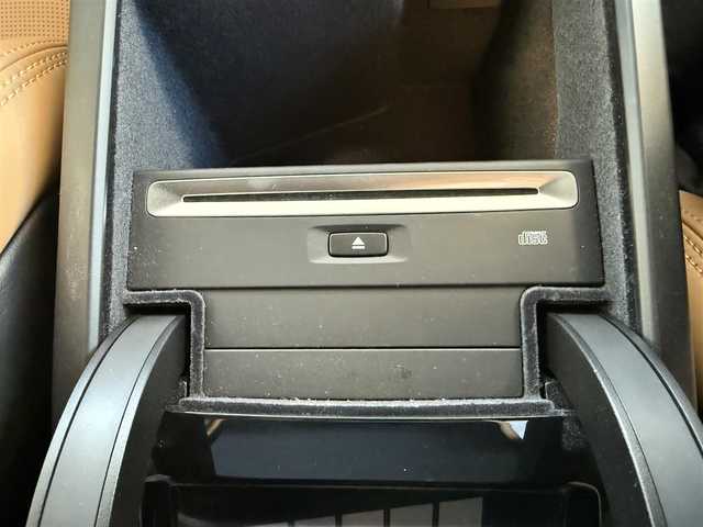 ボルボ Ｖ６０ クロスカントリー T5 AWD 愛知県 2020(令2)年 3.1万km ぺブルグレー /ワンオーナー//4WD//純正ナビ//純正フルセグTV//FM/CD/BT/USB/iPod//バック/サイド/フロント/全周囲カメラ//ETC//前後ドライブレコーダー//ルーフレール//harman/karadonサウンド//トノカバー//追従機能付きクルーズコントロール//ブラインドスポットモニター//ヘッドアップディスプレイ//パークアシストパイロット//クロス・トラフィック・アラート//横滑り防止装置//レーンアシスト//衝突被害軽減ブレーキ//リラクゼーション機能//電動パーキングブレーキ//オートホールドスイッチ//パワーバックドア//ステアスイッチ//純正LEDオートライト//オートハイビーム//アクティブペンティングライト//フロントフォグランプ//純正フロアマット//純正19インチアルミホイール//パワーシート(D/N)//メモリーシート(D/N)//シートヒーター(D/N)//エアシート(D/N)//電格ミラー//ISOFIX//ダブル/サイド/カーテンエアバック//スマートキー//スペアキー1本//取扱説明書//ナビ説明書//保証書//ディーラー記録簿(R3/R4/R5)