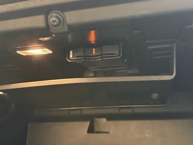 ボルボ Ｖ６０ クロスカントリー T5 AWD 愛知県 2020(令2)年 3.1万km ぺブルグレー /ワンオーナー//4WD//純正ナビ//純正フルセグTV//FM/CD/BT/USB/iPod//バック/サイド/フロント/全周囲カメラ//ETC//前後ドライブレコーダー//ルーフレール//harman/karadonサウンド//トノカバー//追従機能付きクルーズコントロール//ブラインドスポットモニター//ヘッドアップディスプレイ//パークアシストパイロット//クロス・トラフィック・アラート//横滑り防止装置//レーンアシスト//衝突被害軽減ブレーキ//リラクゼーション機能//電動パーキングブレーキ//オートホールドスイッチ//パワーバックドア//ステアスイッチ//純正LEDオートライト//オートハイビーム//アクティブペンティングライト//フロントフォグランプ//純正フロアマット//純正19インチアルミホイール//パワーシート(D/N)//メモリーシート(D/N)//シートヒーター(D/N)//エアシート(D/N)//電格ミラー//ISOFIX//ダブル/サイド/カーテンエアバック//スマートキー//スペアキー1本//取扱説明書//ナビ説明書//保証書//ディーラー記録簿(R3/R4/R5)