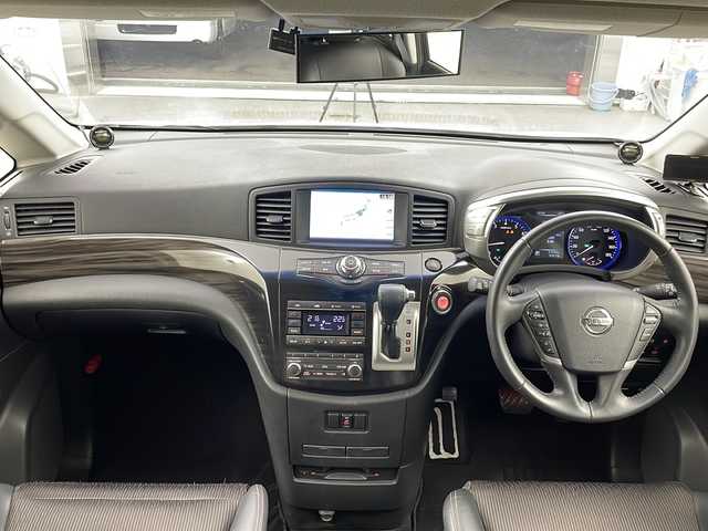 日産 エルグランド 250ハイウェイスターS 兵庫県 2015(平27)年 6.2万km ブリリアントホワイトパール ・純正ナビ&CD&TV&BT&MSV/・純正リアフリップダウンモニター/・アラウンドビューモニター/・ビルトインETC/・ドライブレコーダー/・パワーバックドア/・両側パワースライドドア/・クルーズコントロール/・ハーフレザーシート/・社外ツイーター/・ステアリングスイッチ/・LEDライト/・LEDフォグランプ/・AC100V電源/・オートライト /・社外ツイーター/・横滑り防止装置/・スマートキー/・プッシュスタート