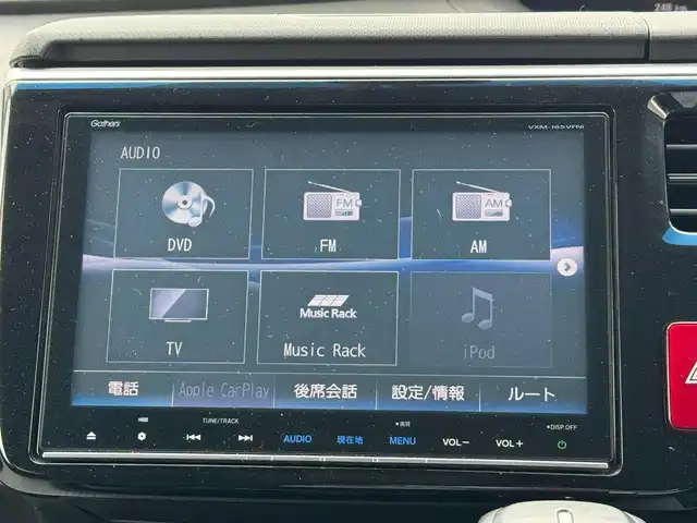ホンダ ステップワゴン スパーダ 滋賀県 2015(平27)年 16.6万km ホワイトオーキッドパール ワンオーナー/純正9インチフルセグナビ/　フルセグ Bluetooth CD DVD SD FM AM/バックカメラ/純正フリップダウンモニター/Honda SENSING/衝突軽減ブレーキ〈CMBS〉/ACC〈アダプティブ・クルーズ・コントロール〉/LKAS〈車線維持支援システム〉/路外逸脱抑制機能/誤発進抑制機能/先行車発進お知らせ機能/標識認識機能/両側パワースライドドア/LEDヘッドライト＋オートライトコントロール付/わくわくゲート/スーパーUVカット＋IRカットフロントドアガラス/コンフォートビューパッケージ/　［親水/ヒーテッドドアミラー＋フロントドア撥水ガラス］/フロントフルオートエアコン＋リアマニュアルクーラー/1列目サイド＋サイドカーテンエアバッグシステム/純正16インチアルミ/純正フロアマット/純正ドアバイザー/ETC/スマートキー×2/プッシュスタート/1.5L DOHC VTEC TURBO/