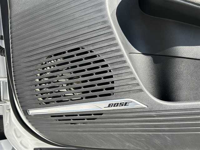 日産 オーラ G FOUR レザーエディション 東京都 2023(令5)年 1.2万km ピュアホワイトパール / スーパーブラック 2トーン ワンオーナー/純正ナビ（9インチ）/・Bluetoothオーディオ/USBオーディオ/・Apple CarPlay/AndroidAuto/フルセグTV/プロパイロット/BOSEパーソナルプラスサウンドシステム/ワイヤレス充電器/本革シート/ビルトインETC2.0/取扱説明書/保証書/スペアキー1本