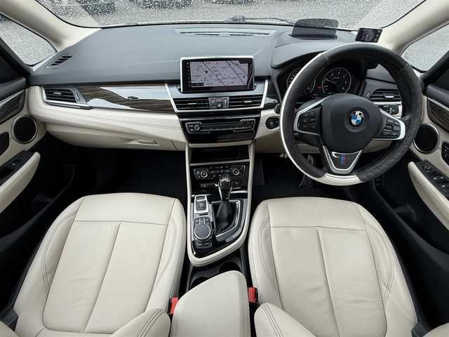 ＢＭＷ ２１８ｄ アクティブツアラー ラグジュアリー 静岡県 2019(令1)年 4.7万km ミネラルホワイト 取説、保証書/純正ナビ/バックカメラ/パークディスタンスコントロール/ミラー一体型ETC/パワーバックドア（スマートオープナー）/アダプティブクルーズコントロール（ACC）/インテリジェントセーフティー/白レザーシート/パワーシート/シートヒーターDN席/ヘッドアップディスプレイ/LEDヘッドライト/ドライブレコーダー前後/社外レーダー探知機/スペアキー×1