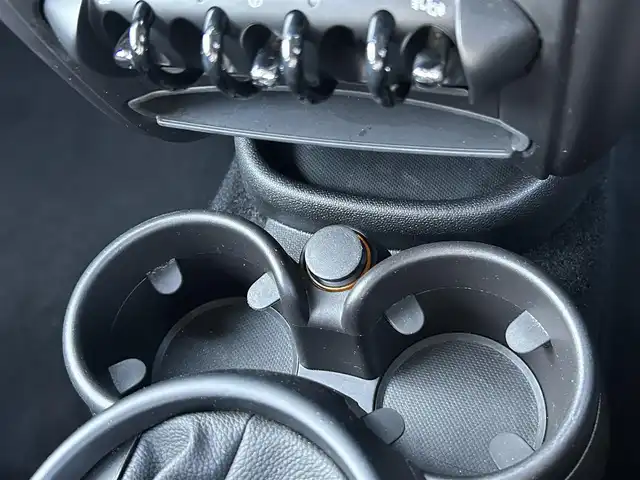 ＭＩＮＩ ミニ クロスオーバー クーパー S オール4 道東・釧路十勝 2014(平26)年 7.3万km ブレイジングレッド ワンオーナー車/純正オーディオ/CD/AM/FM/パドルシフト/純正フロアマット/MTモード付きAT/プッシュスタート/リモコンキー/スペア1本/キセノンヘッドライト/オートライト/フロント/リアフォグライト/ETC