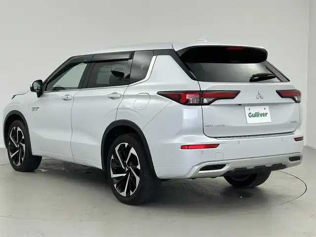 三菱 アウトランダー ＰＨＥＶ P 宮城県 2022(令4)年 3.3万km ホワイトダイヤモンド 三菱e-Assist　/BOSEサウンド　/純正メモリナビ/　　BT/フルセグ/Apple CarPlay　/マルチアラウンドモニター　/パワーバックドア /レーダークルーズコントロール /LEDオートライト /セミアニリン本革シート /シートヒーター /ブラインドスポットモニター/ヘッドアップディスプレイ/AC1500W電源/ワイヤレス充電/ ステアリングヒーター/スイッチ/純正ETC2.0/禁煙車