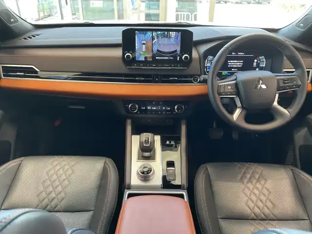 三菱 アウトランダー ＰＨＥＶ P 埼玉県 2022(令4)年 3.3万km ホワイトダイヤモンド 三菱e-Assist　/BOSEサウンド　/純正メモリナビ/　　BT/フルセグ/Apple CarPlay　/マルチアラウンドモニター　/パワーバックドア /レーダークルーズコントロール /LEDオートライト /セミアニリン本革シート /シートヒーター /ブラインドスポットモニター/ヘッドアップディスプレイ/AC1500W電源/ワイヤレス充電/ ステアリングヒーター/スイッチ/純正ETC2.0/禁煙車