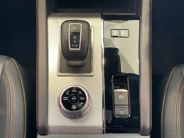 三菱 アウトランダー ＰＨＥＶ P 埼玉県 2022(令4)年 3.3万km ホワイトダイヤモンド 三菱e-Assist　/BOSEサウンド　/純正メモリナビ/　　BT/フルセグ/Apple CarPlay　/マルチアラウンドモニター　/パワーバックドア /レーダークルーズコントロール /LEDオートライト /セミアニリン本革シート /シートヒーター /ブラインドスポットモニター/ヘッドアップディスプレイ/AC1500W電源/ワイヤレス充電/ ステアリングヒーター/スイッチ/純正ETC2.0/禁煙車