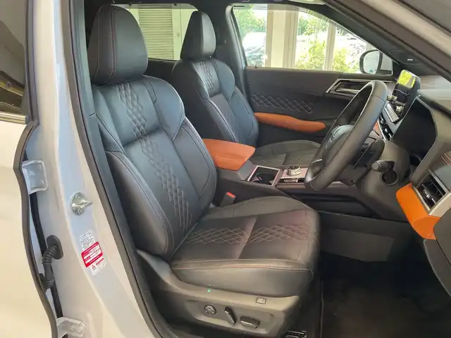 三菱 アウトランダー ＰＨＥＶ P 埼玉県 2022(令4)年 3.3万km ホワイトダイヤモンド 三菱e-Assist　/BOSEサウンド　/純正メモリナビ/　　BT/フルセグ/Apple CarPlay　/マルチアラウンドモニター　/パワーバックドア /レーダークルーズコントロール /LEDオートライト /セミアニリン本革シート /シートヒーター /ブラインドスポットモニター/ヘッドアップディスプレイ/AC1500W電源/ワイヤレス充電/ ステアリングヒーター/スイッチ/純正ETC2.0/禁煙車