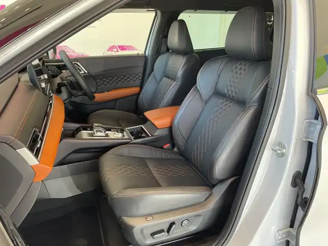 三菱 アウトランダー ＰＨＥＶ P 埼玉県 2022(令4)年 3.3万km ホワイトダイヤモンド 三菱e-Assist　/BOSEサウンド　/純正メモリナビ/　　BT/フルセグ/Apple CarPlay　/マルチアラウンドモニター　/パワーバックドア /レーダークルーズコントロール /LEDオートライト /セミアニリン本革シート /シートヒーター /ブラインドスポットモニター/ヘッドアップディスプレイ/AC1500W電源/ワイヤレス充電/ ステアリングヒーター/スイッチ/純正ETC2.0/禁煙車