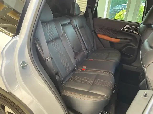 三菱 アウトランダー ＰＨＥＶ P 埼玉県 2022(令4)年 3.3万km ホワイトダイヤモンド 三菱e-Assist　/BOSEサウンド　/純正メモリナビ/　　BT/フルセグ/Apple CarPlay　/マルチアラウンドモニター　/パワーバックドア /レーダークルーズコントロール /LEDオートライト /セミアニリン本革シート /シートヒーター /ブラインドスポットモニター/ヘッドアップディスプレイ/AC1500W電源/ワイヤレス充電/ ステアリングヒーター/スイッチ/純正ETC2.0/禁煙車